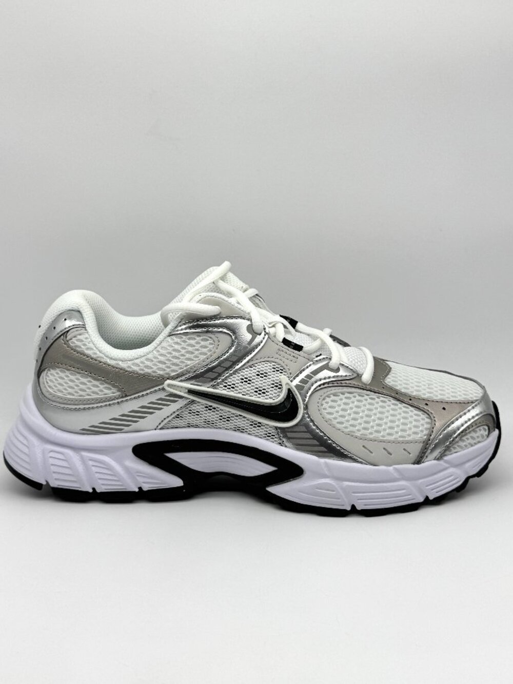Nike Womens V5 RNR Black White Grey Shoes Sz 9 New Activewear HQ7901-107